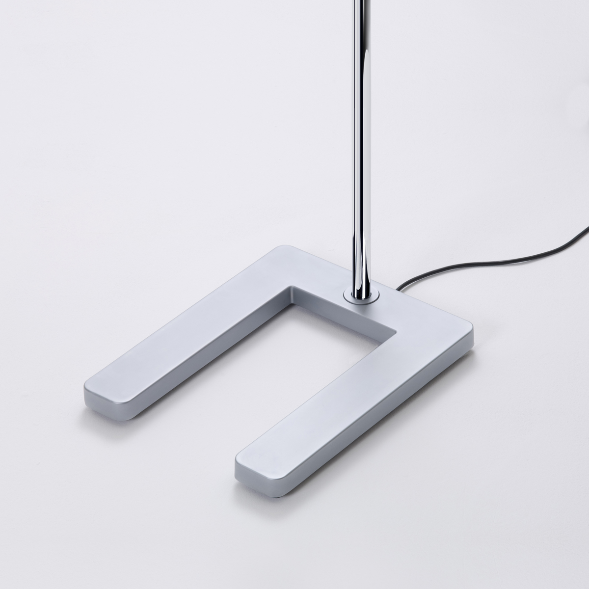 Serien.lighting Slice² Floor LED Stehleuchte, Chrom, Sockel: Silber