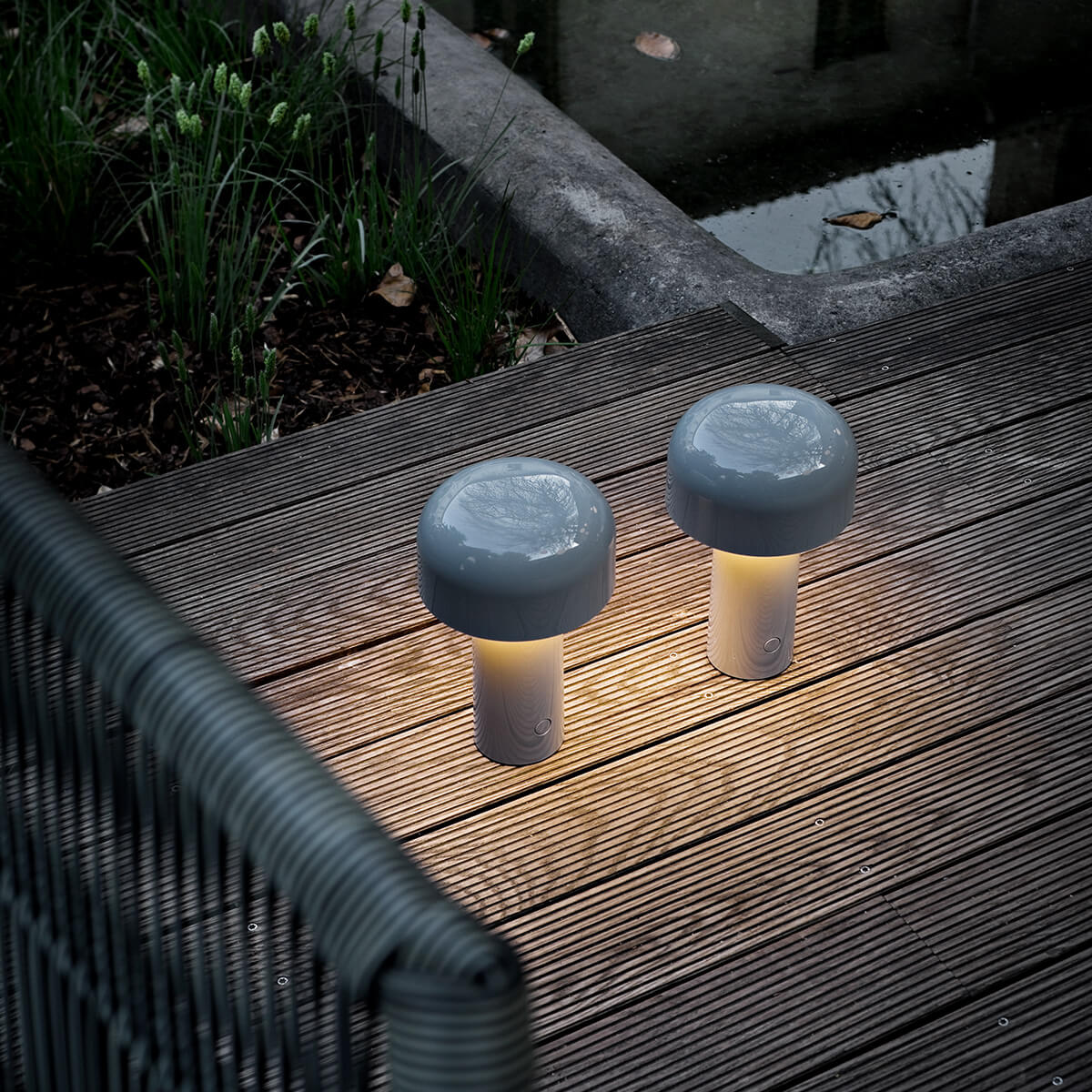 Flos Bellhop Battery LED Akkuleuchte, grau glänzend (©Germano Borrelli)
