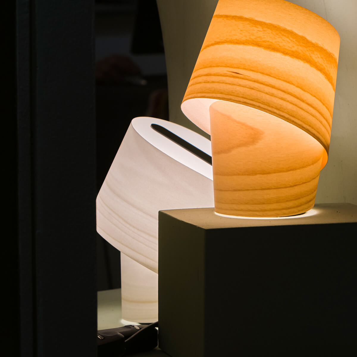 LZF Lamps Tiny Tischleuchte, elfenbeinweiß und Buche