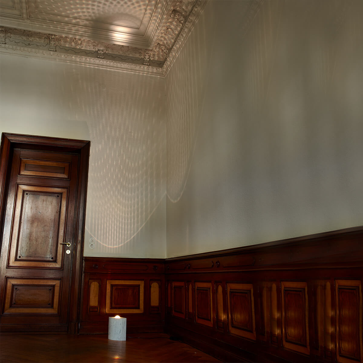 Tecnolumen Egyptian Eye LED Bodenleuchte, Marmor weiß poliert