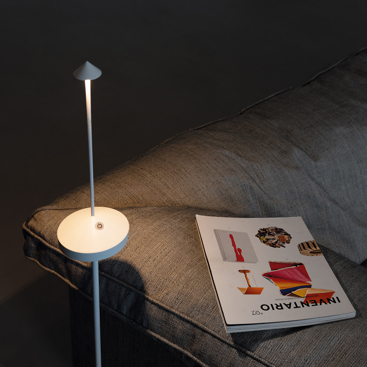 Zafferano AiLati Pina Ständer mit Basis und Erdspieß, weiß, mit Pina Pro LED Akkuleuchte, weiß (separat erhältich)