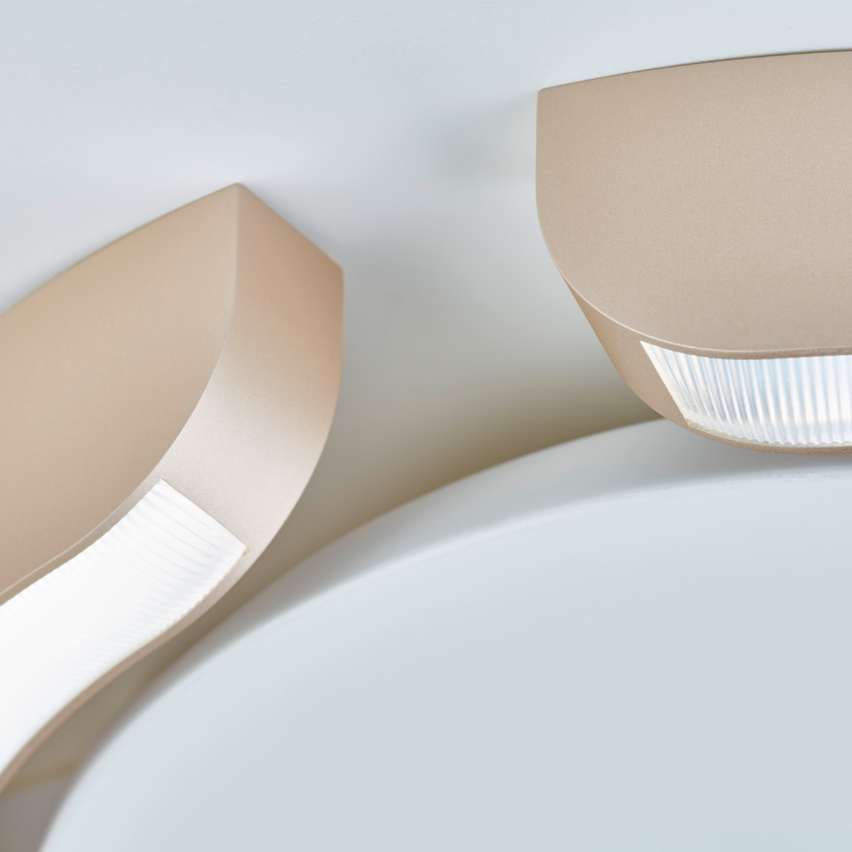 Occhio Mito soffitto 20 up narrow LED Deckenleuchte, gold matt