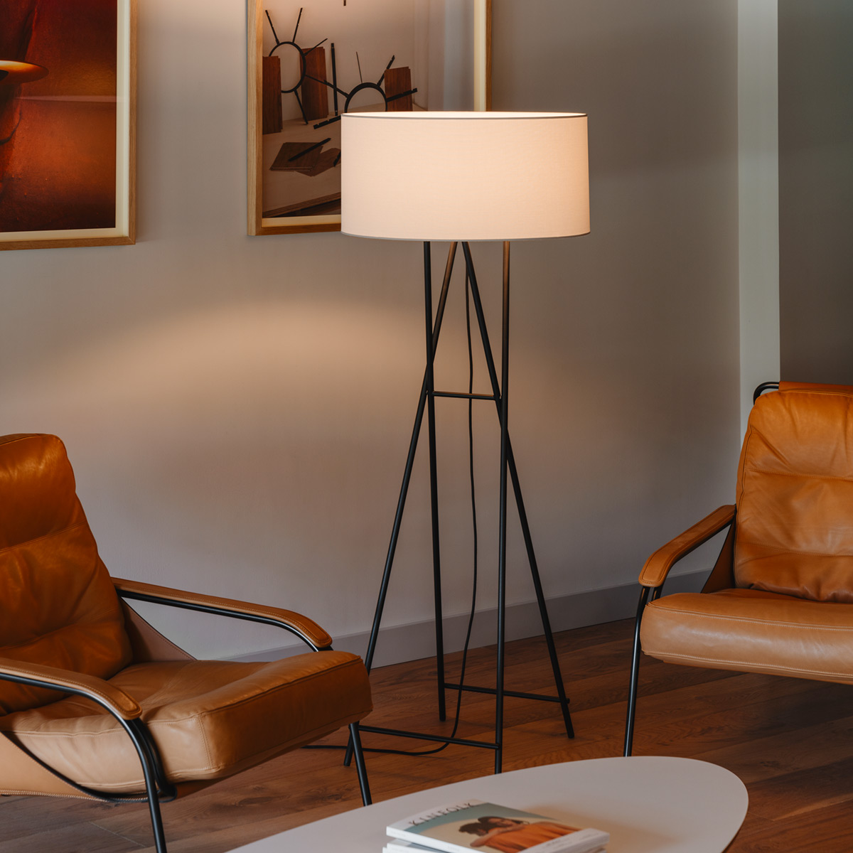 Marset Cala Metal P145 Stehleuchte, schwarz