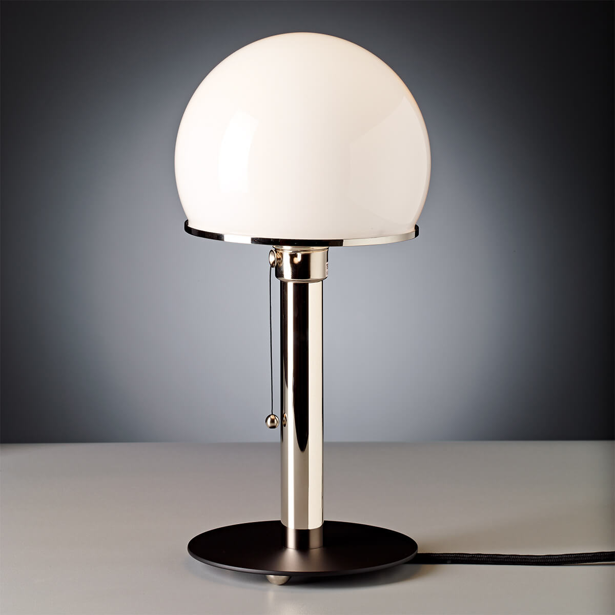 Tecnolumen Wagenfeld Tischleuchte WA 23 SW, Metall vernickelt / schwarz lackiert Wagenfeld Tischleuchte WA 23 SW