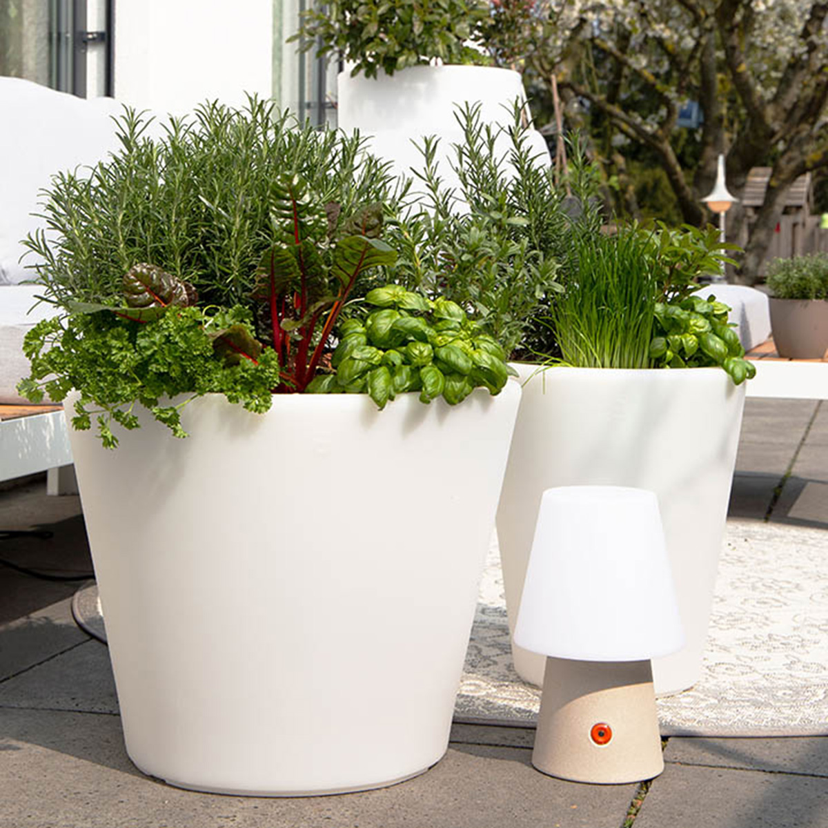 8 seasons design Shining Classic Pot XM Pflanztopf / Dekoleuchte, weiß