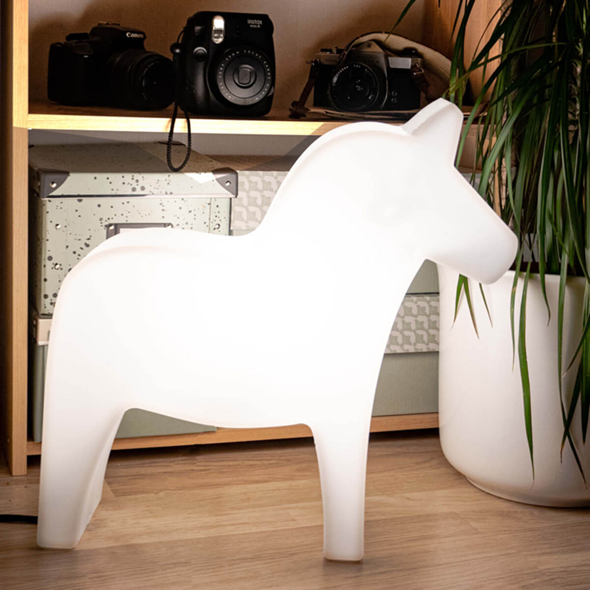 8 seasons design Shining Horse RGB LED Dekoleuchte, weiß