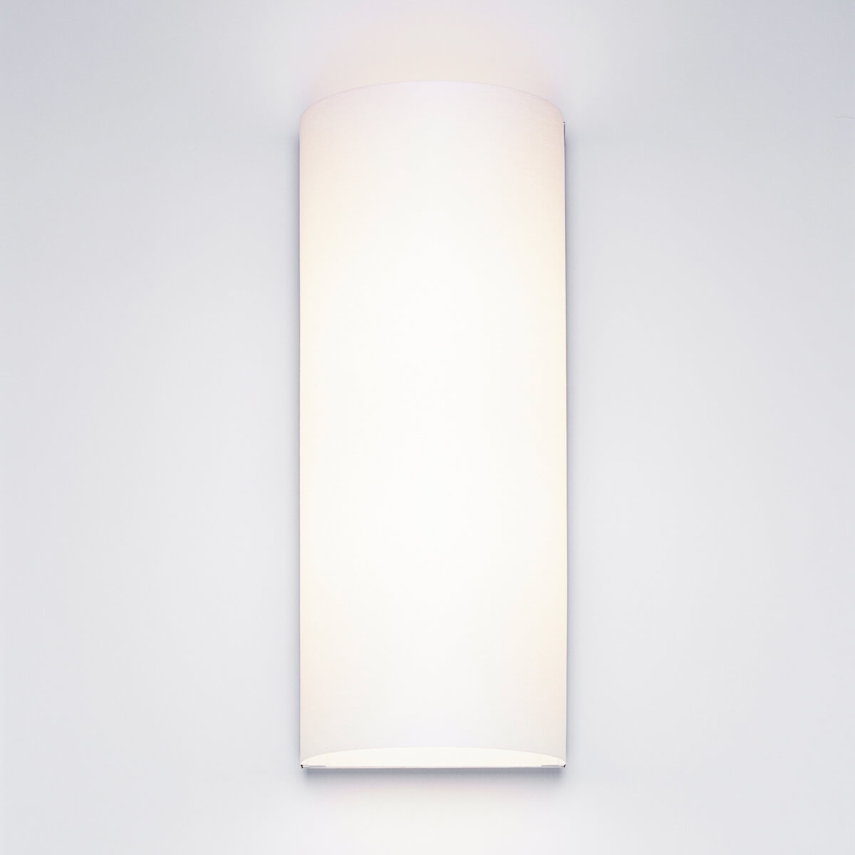 Serien.lighting Club Wall Wandleuchte, Profile: Alu gebürstet (©Ingmar Kurth)