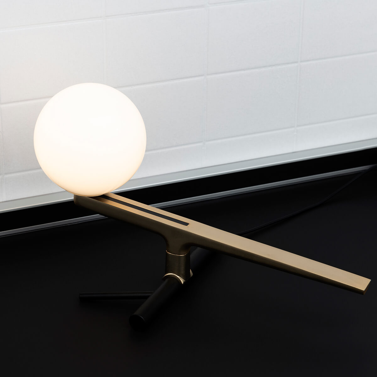 Artemide Design Yanzi LED Tavolo, schwarz / Messing gebürstet