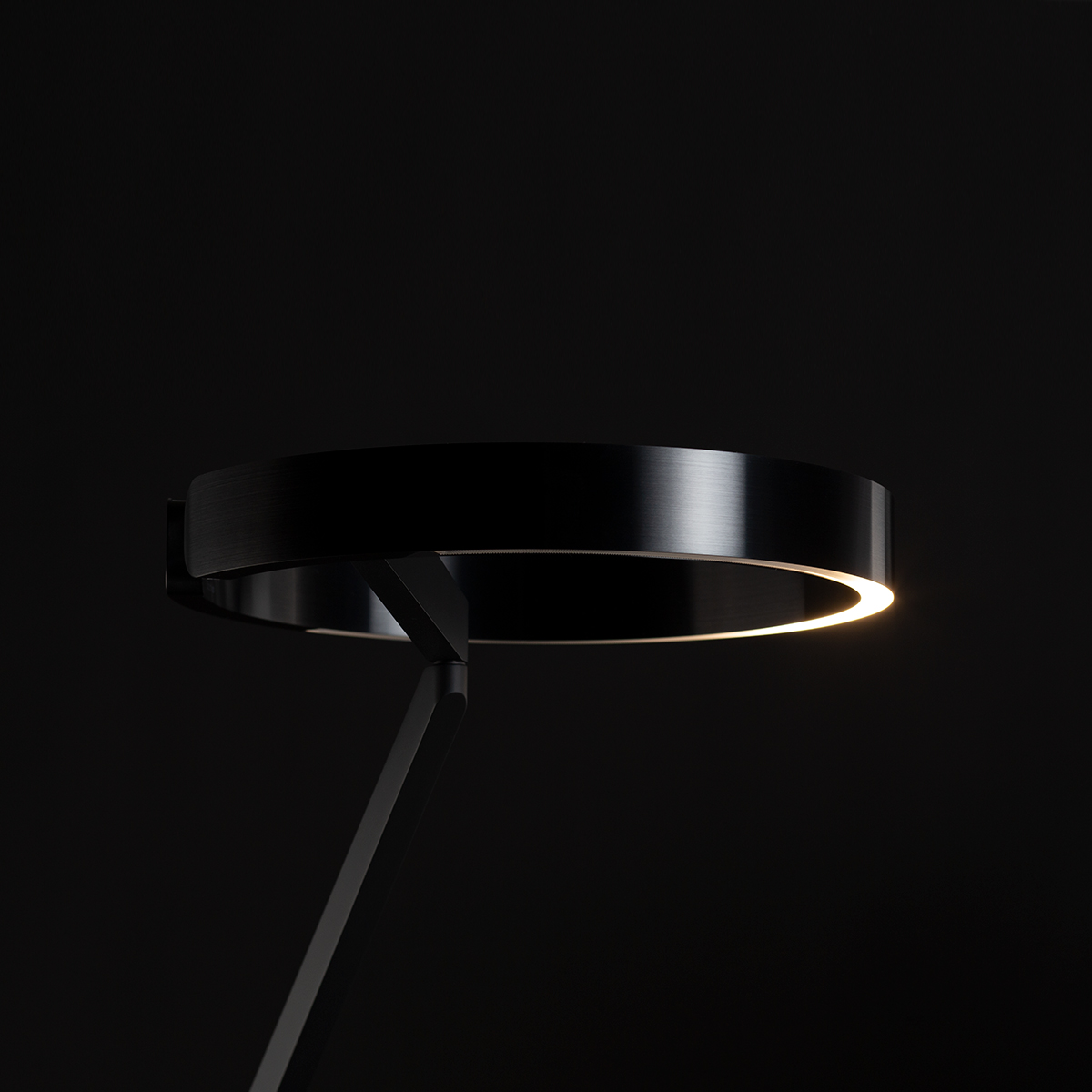 Occhio Gioia equilibrio "air" Tischleuchte, schwarz matt, Kopf: black phantom, "focus light"-Funktion (©Leuchtenland.com)