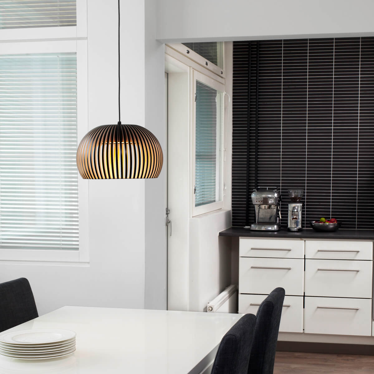 Secto Design Atto 5000 Pendelleuchte, schwarz laminiert, Kabel: schwarz