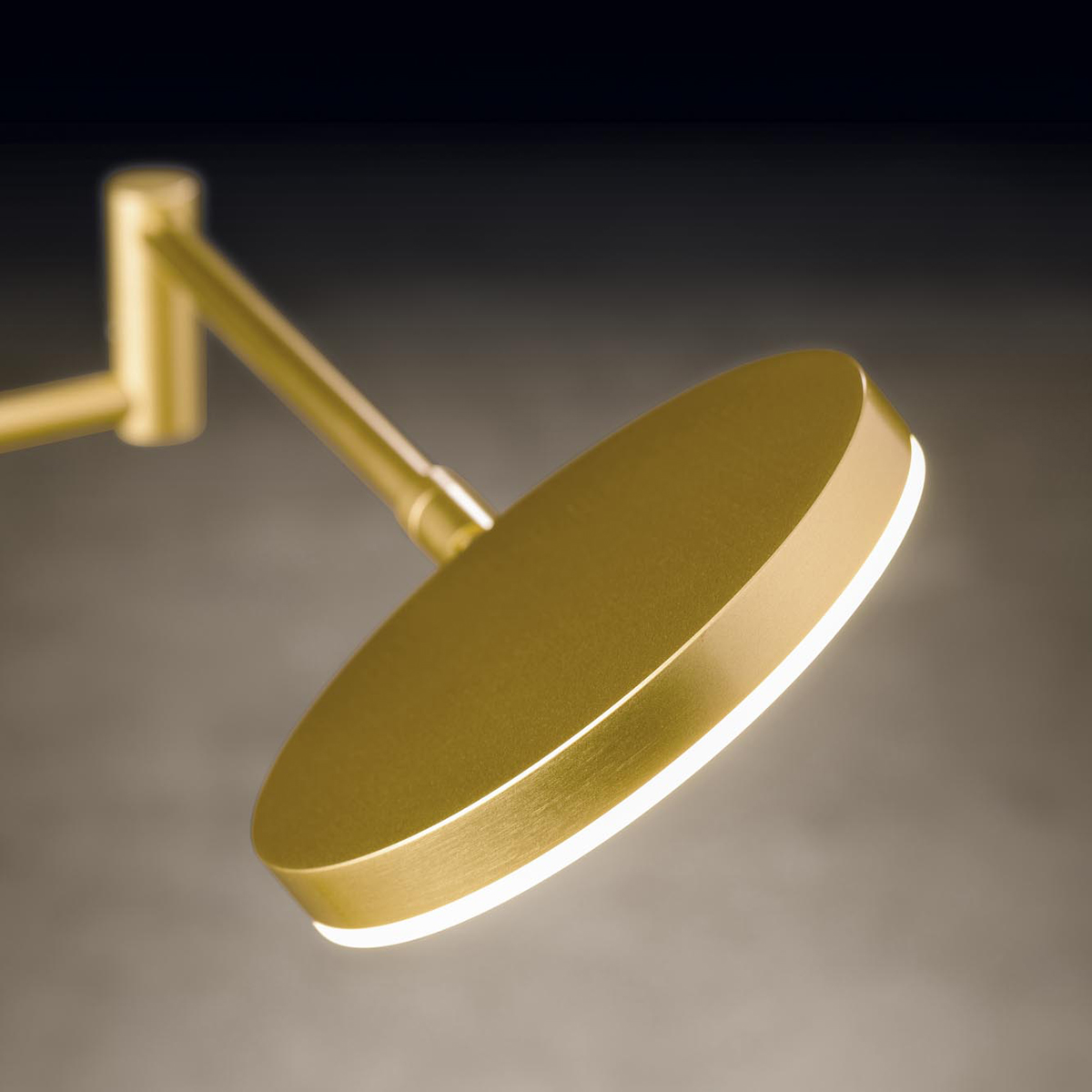 Holtkötter Plano T LED Tischleuchte, Eloxal Messing