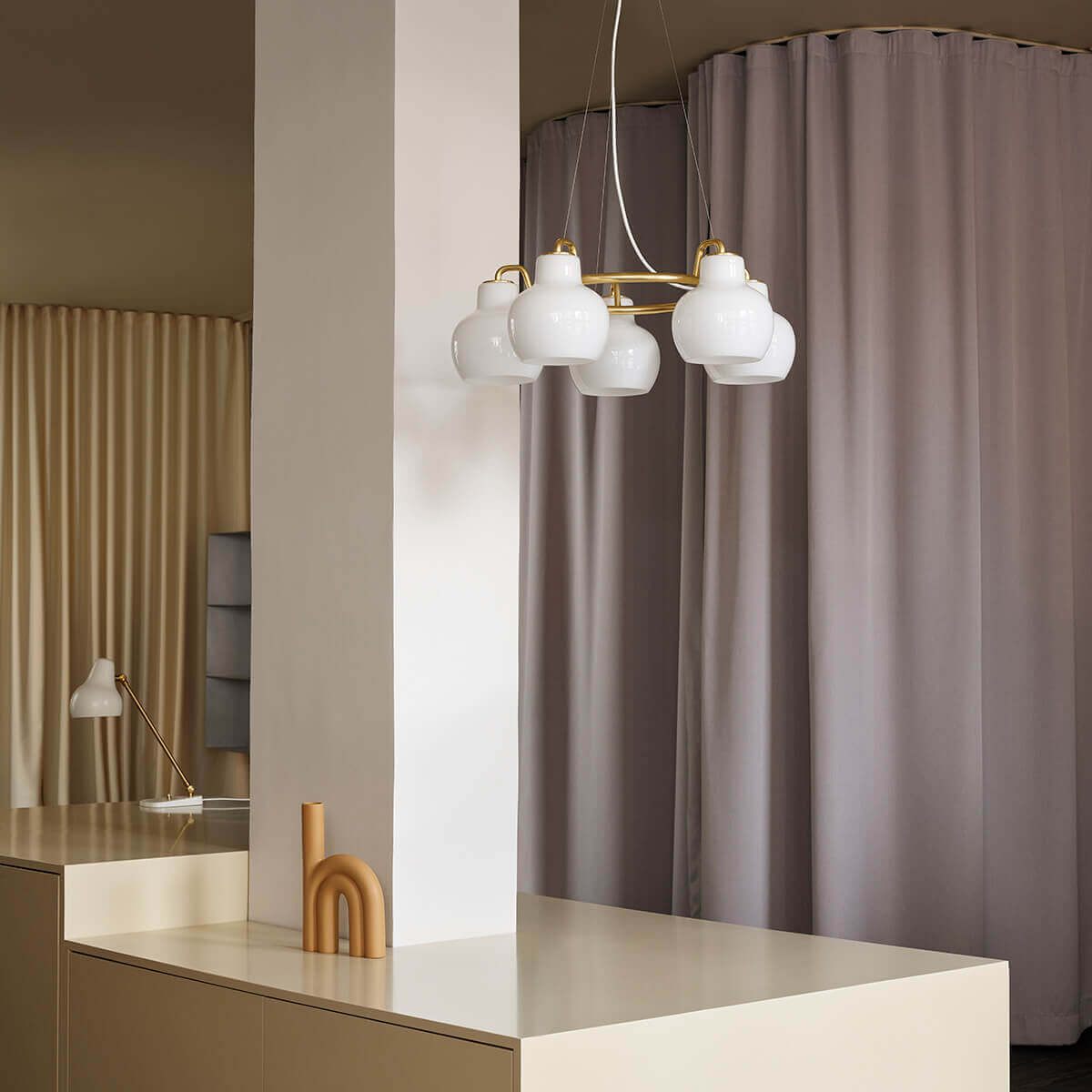 Louis Poulsen VL Ring Crown 3-5-7 Pendelleuchte, 5-flg., Messing / Opalglas