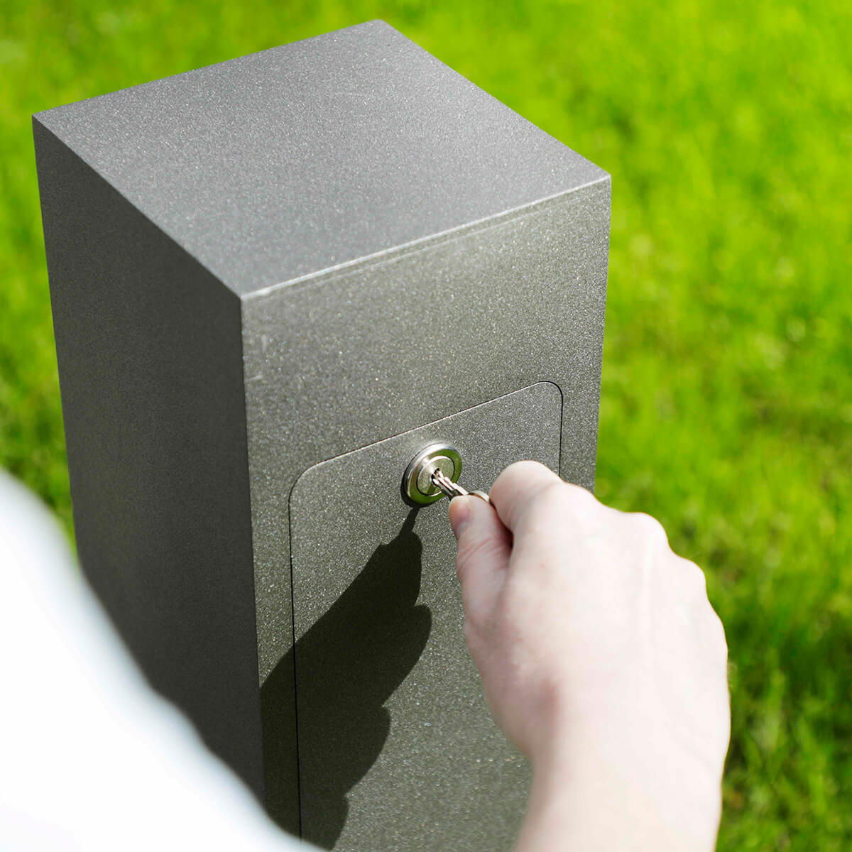 Albert 624413 Steckdosensäule, abschließbar, 3-fach, anthrazit