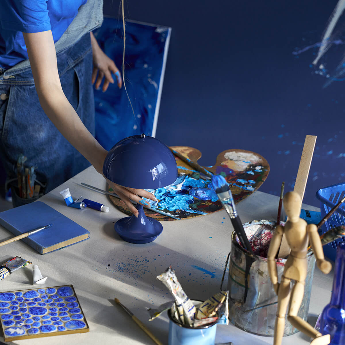 Louis Poulsen Panthella 160 Portable V3 LED Akkuleuchte, opak indigo – Design by Verner Panton