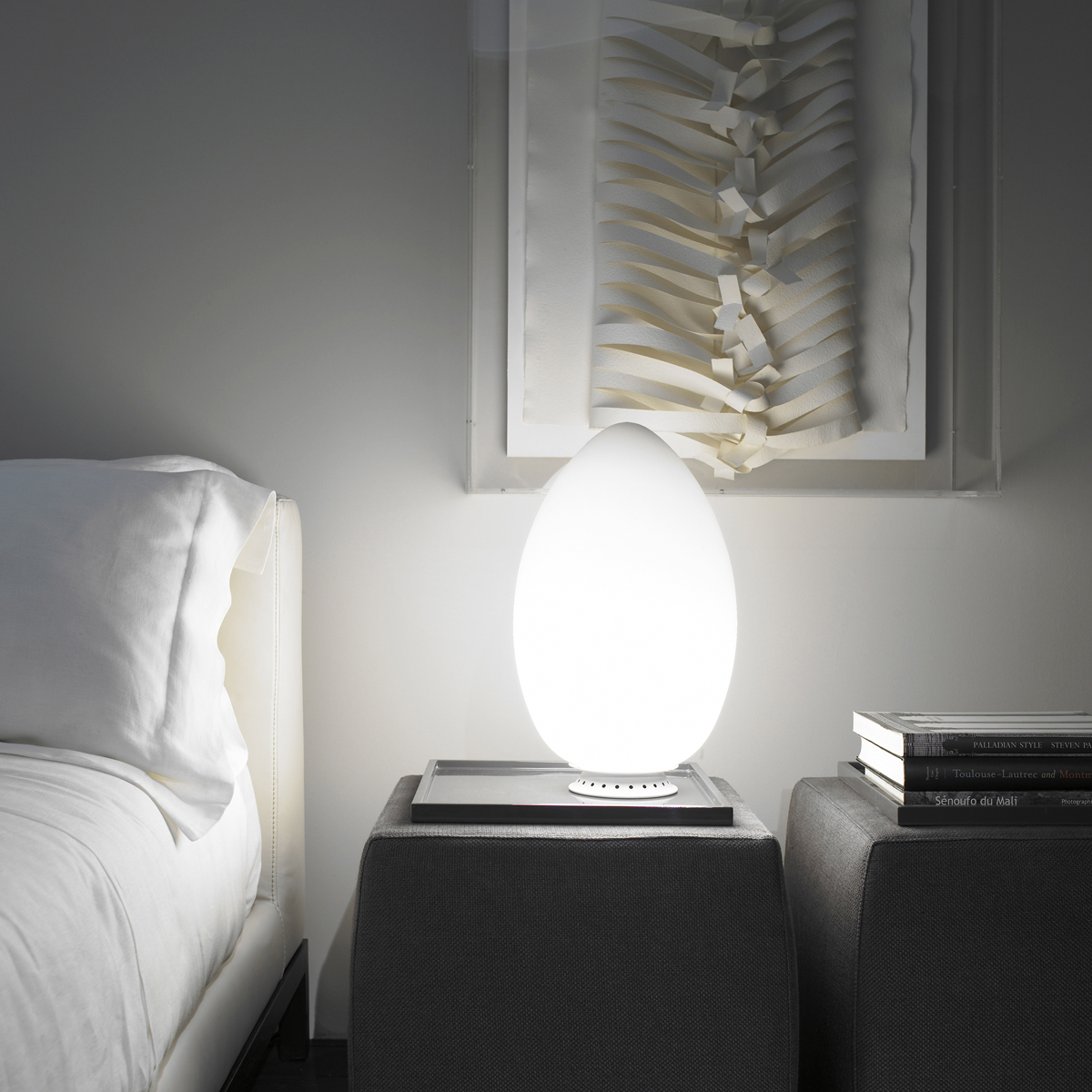 Fontana Arte Uovo Tischleuchte, weiß satiniert