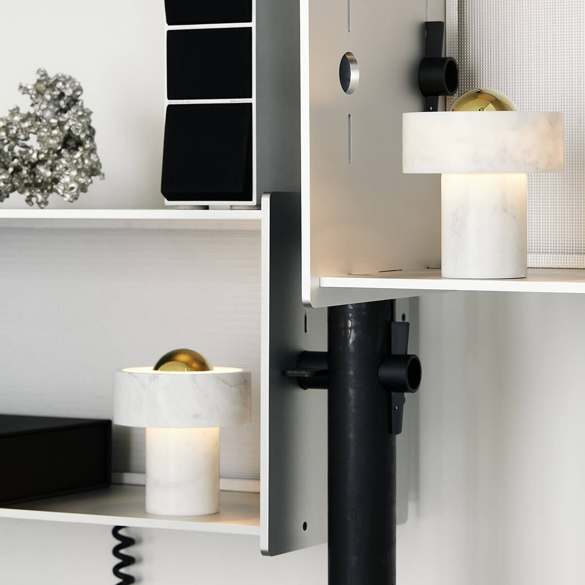 Tom Dixon Stone Portable LED Akkuleuchte, Gold / Marmor