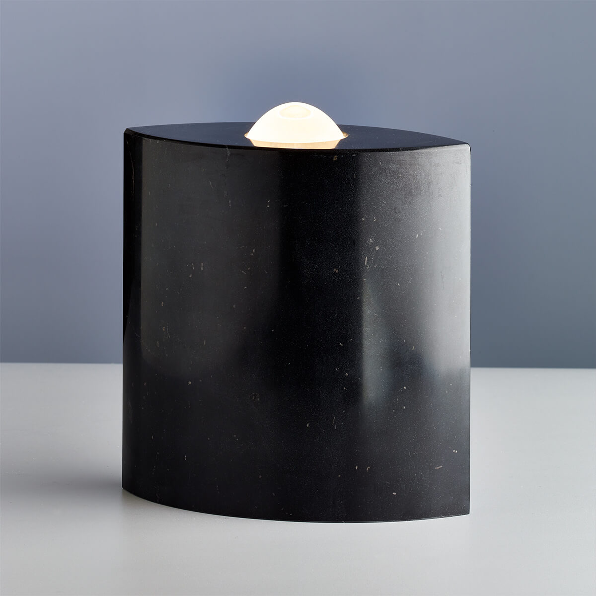 Tecnolumen Egyptian Eye LED Bodenleuchte, Marmor schwarz poliert