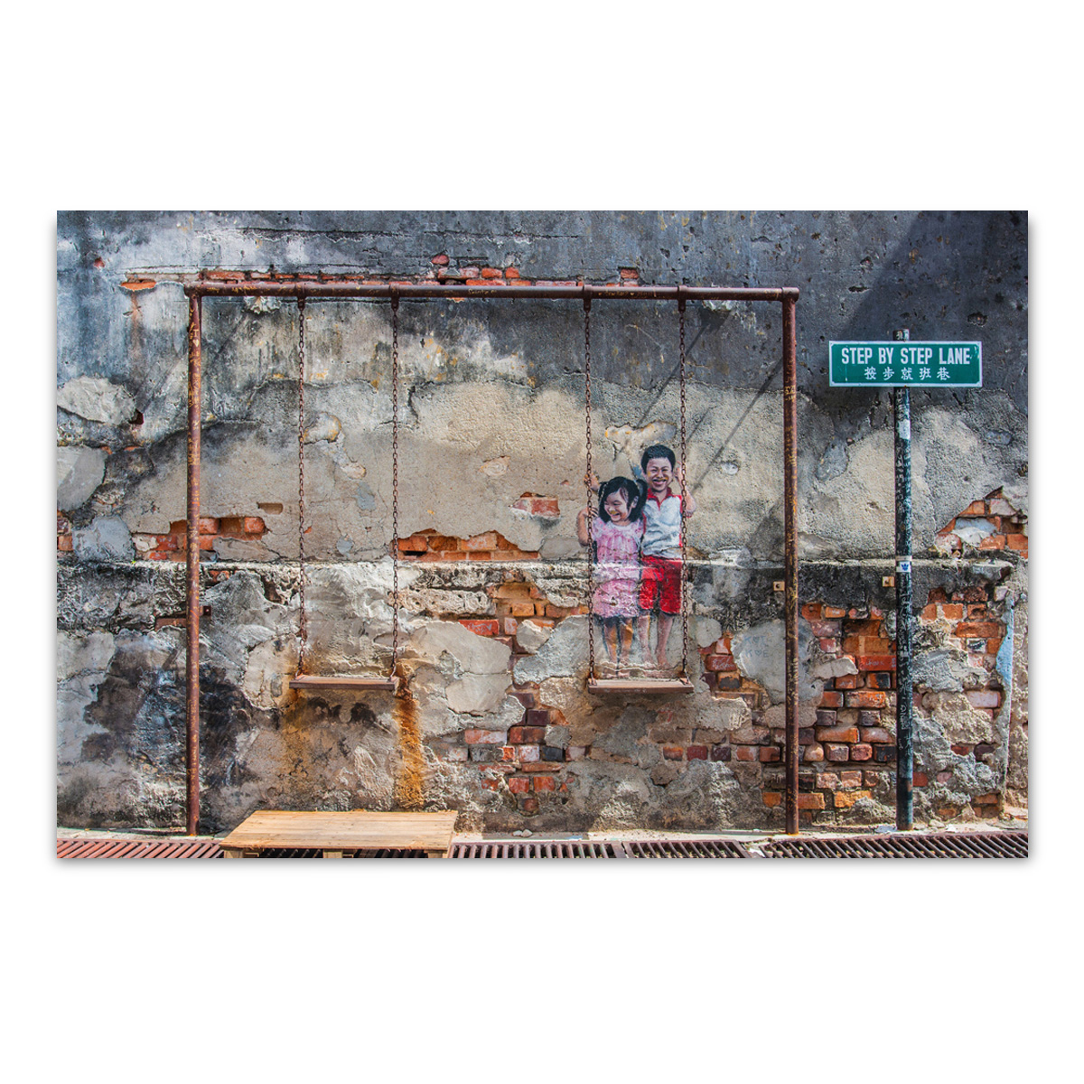 ImageLand Glasbild Digitaldruck Street Art mit Schaukel, 80 x 120 cm, Digitaldruck hinter Acrylglas Glasbild Digitaldruck Street Art mit Schaukel, 80 x 120 cm