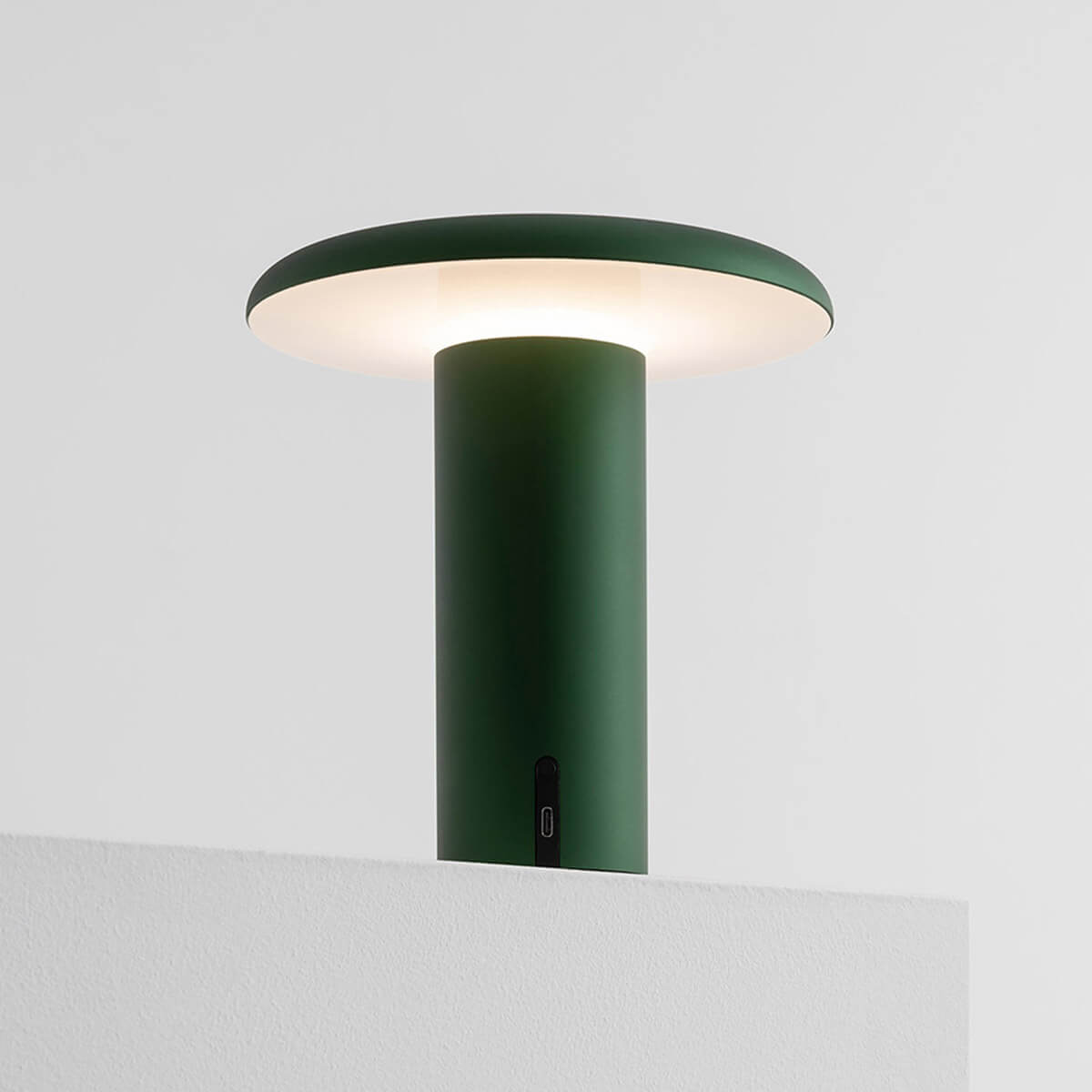 Artemide Takku LED Akkuleuchte, grün eloxiert