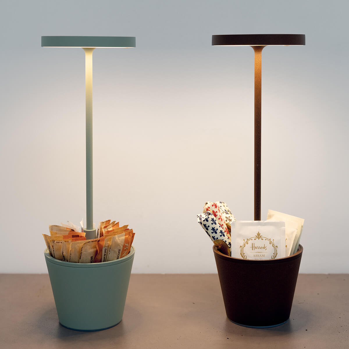 Zafferano AiLati Poldina Reverso Pro LED Akkuleuchte, salbeigrün und Corten (Dekoration nicht inbegriffen)