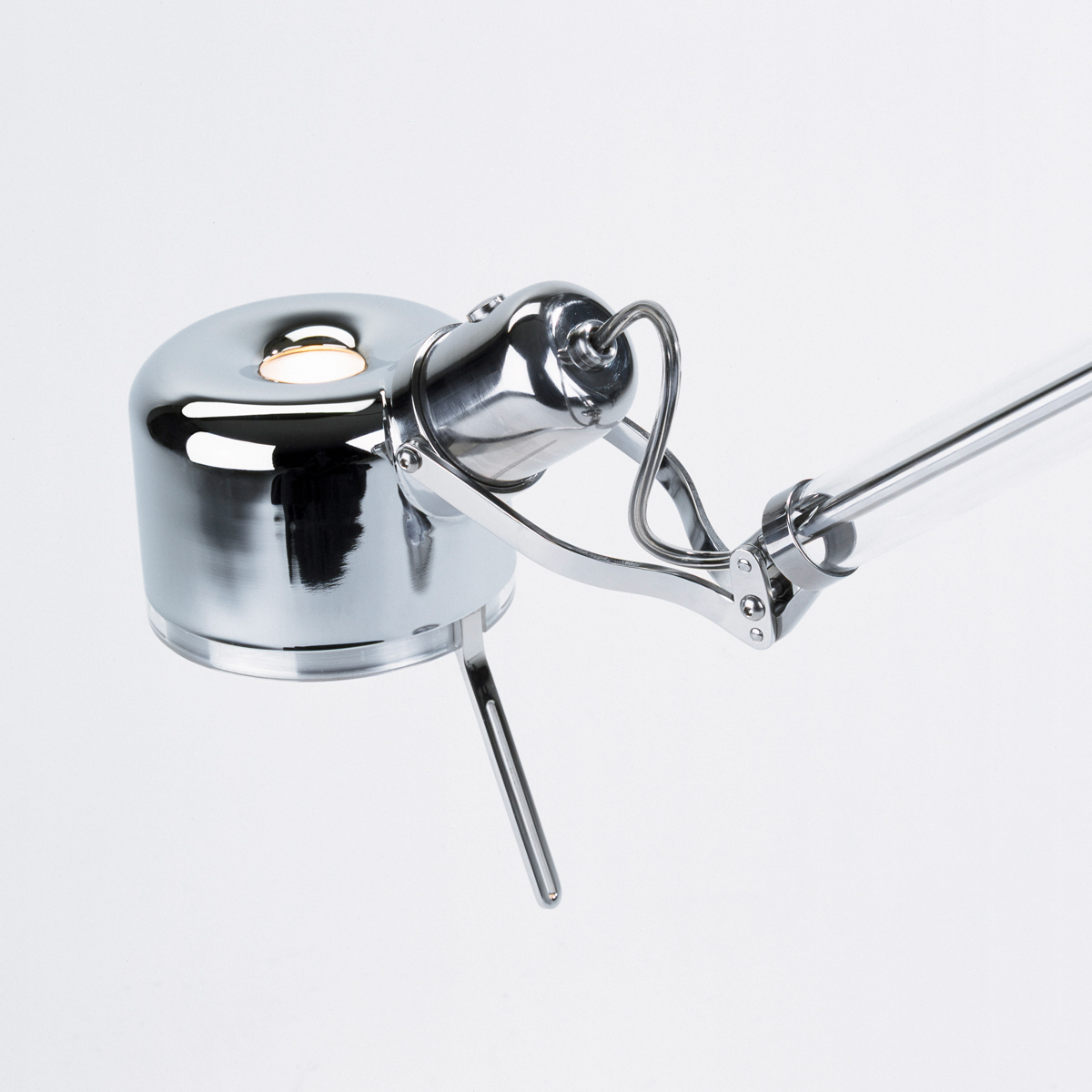 Serien.lighting Job Table LED Tischleuchte, Edelstahl poliert, mit Sockel