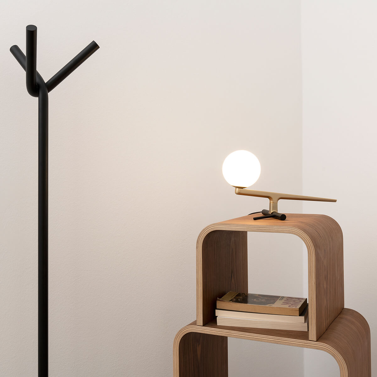 Artemide Design Yanzi LED Tavolo, schwarz / Messing gebürstet