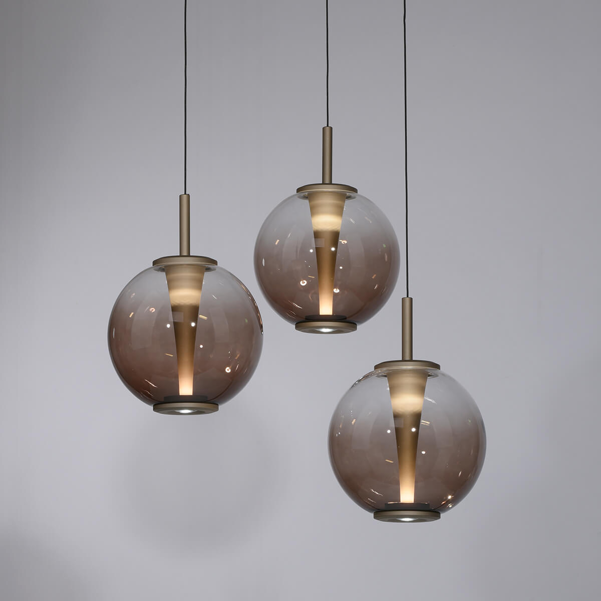 PURE E-Infinity Pendelleuchte mit e-LIFT und CCT