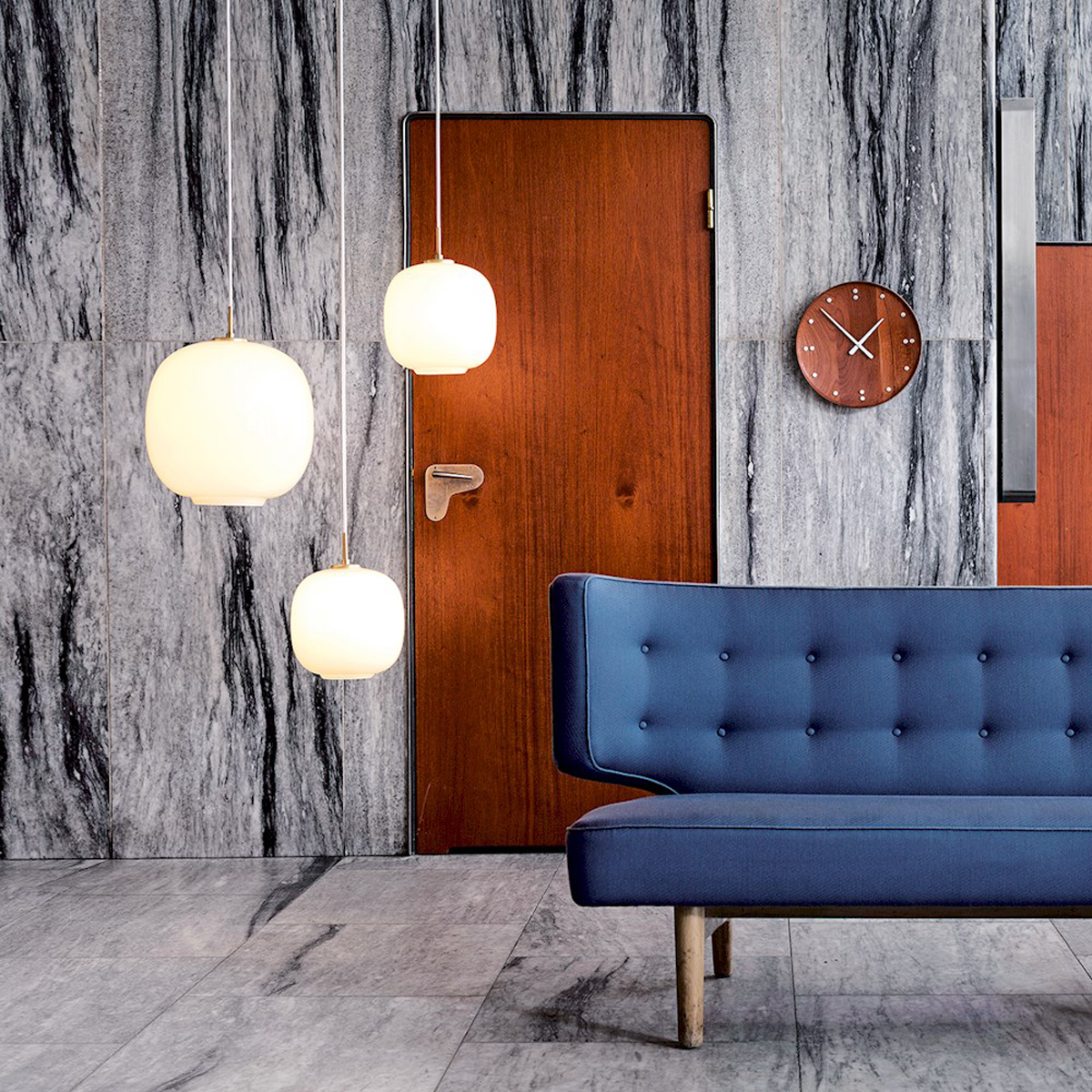 Louis Poulsen VL 45 Radiohus Pendelleuchte, Ø: 25 cm und Ø: 37 cm, Opalglas weiß