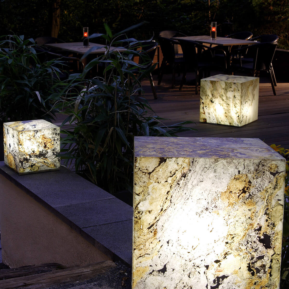 Epstein-Design Würfel Eifel im Herbst CCT-LED Außenleuchte, Schiefer