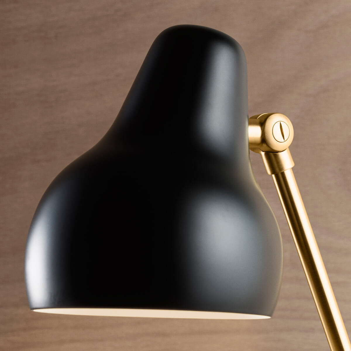 Louis Poulsen VL38 LED Tischleuchte, schwarz