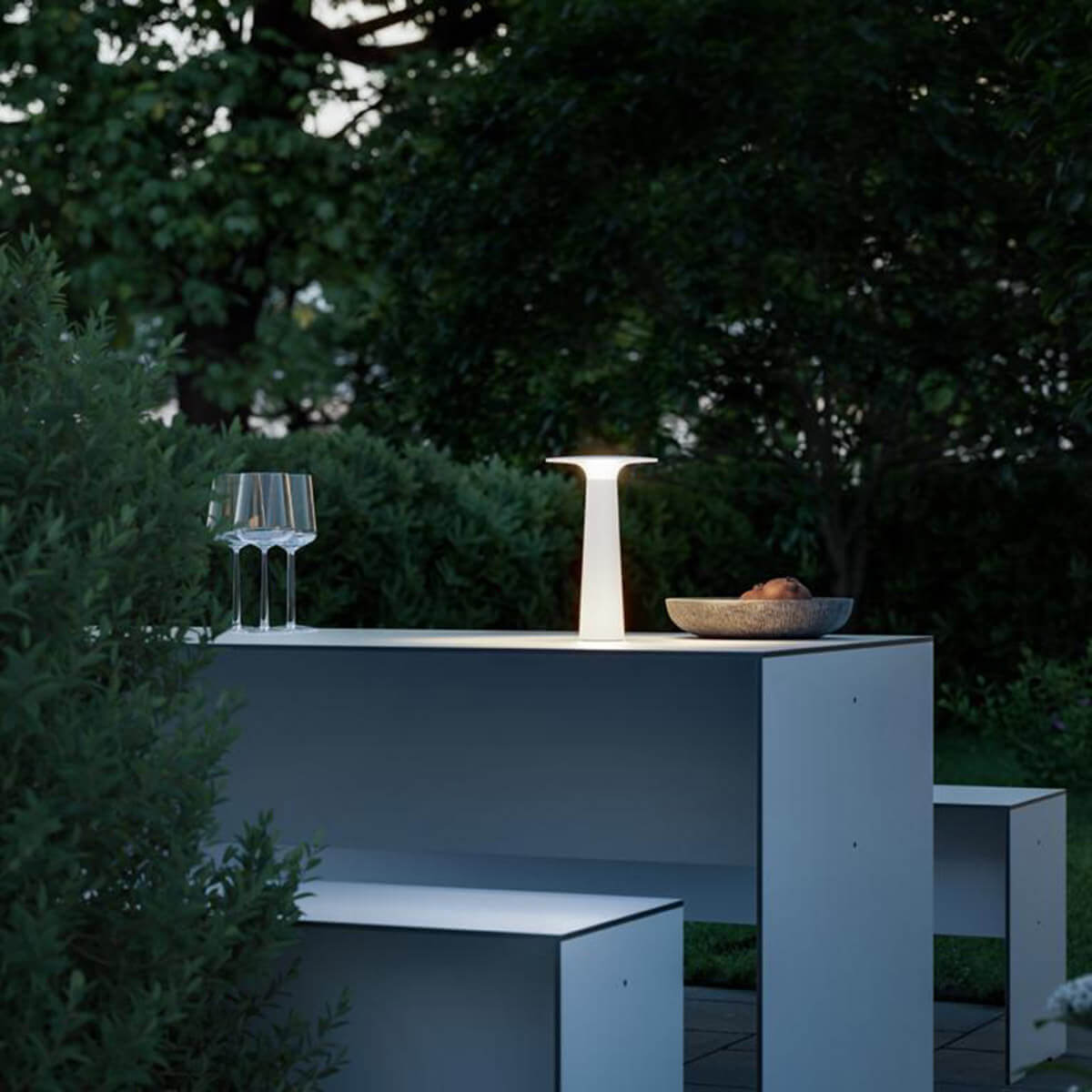 IP44.DE Lix LED Akkuleuchte, Dim-to-Amber, pearl white (weiß)
