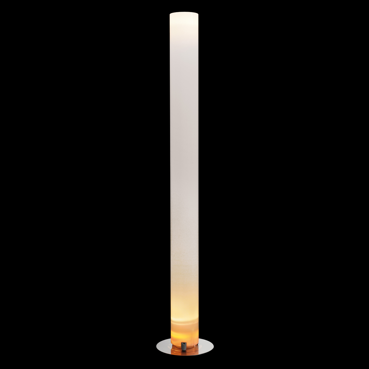 Flos Stylos Stehleuchte, weiß (der farbige Lichteffekt resultiert aus dem gewählten Leuchtmittel und kann auch violett ausfallen)
