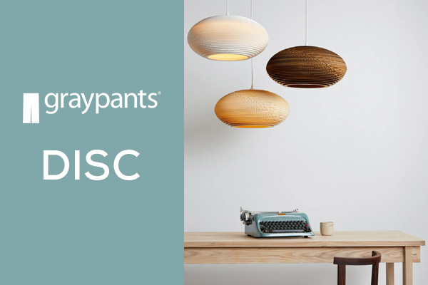 Graypants Disc Pendelleuchten aus recyceltem Karton als warme Designerleuchten für Esszimmer und Wohnraum