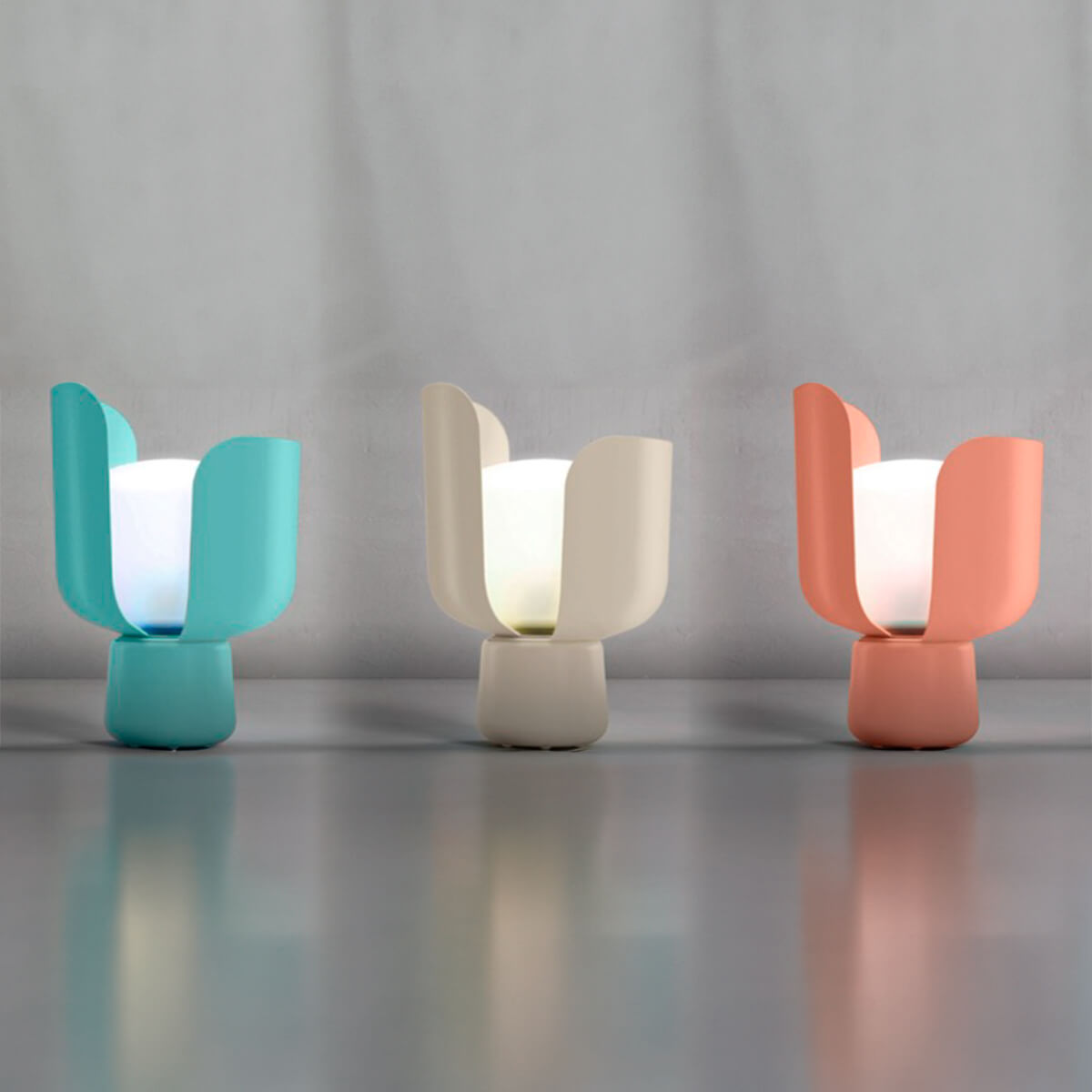 Fontana Arte Blom Tischleuchte, türkis, Elfenbein und Lachs