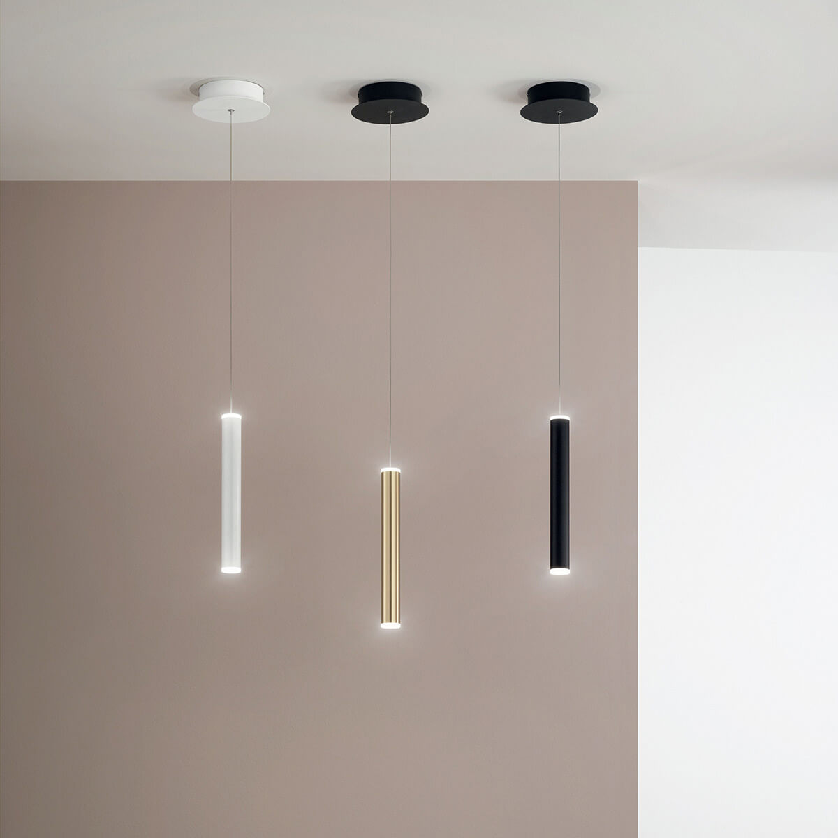 Fabas Luce Prado LED Pendelleuchte, 1-flg., weiß, Messing satiniert und schwarz