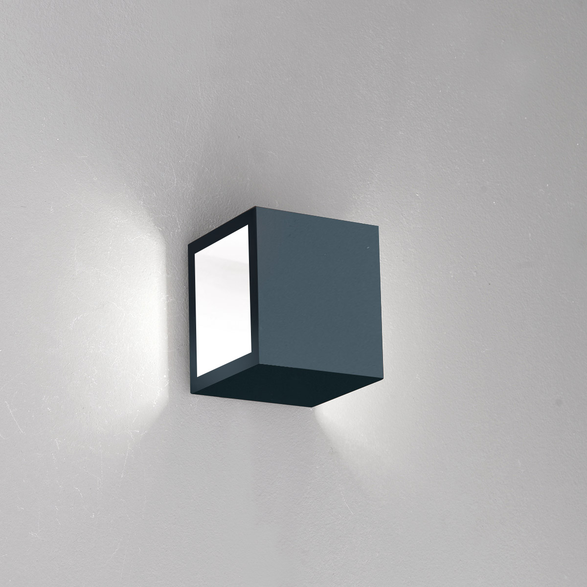 Icone Cubo LED Wandleuchte, schwarz / Blattgold