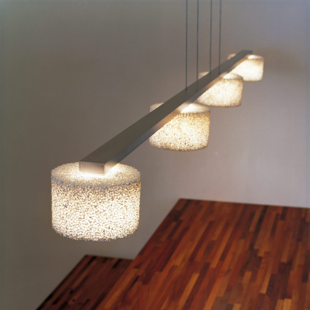 Serien-lighting Reef Suspension Pendelleuchte, 4-flg., Aluminium gebürstet (©serien.lighting)