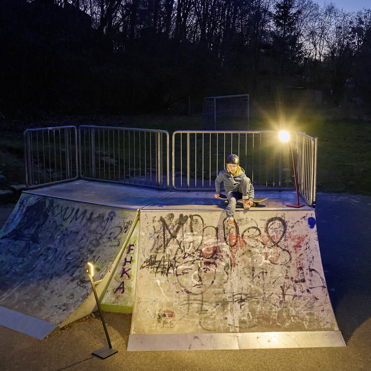 Nimbus Roxxane Leggera 101 CL LED Akkustehleuchte, rubinrot und graphitgrau matt (©Nimbus Group/Jürgen Pollak)