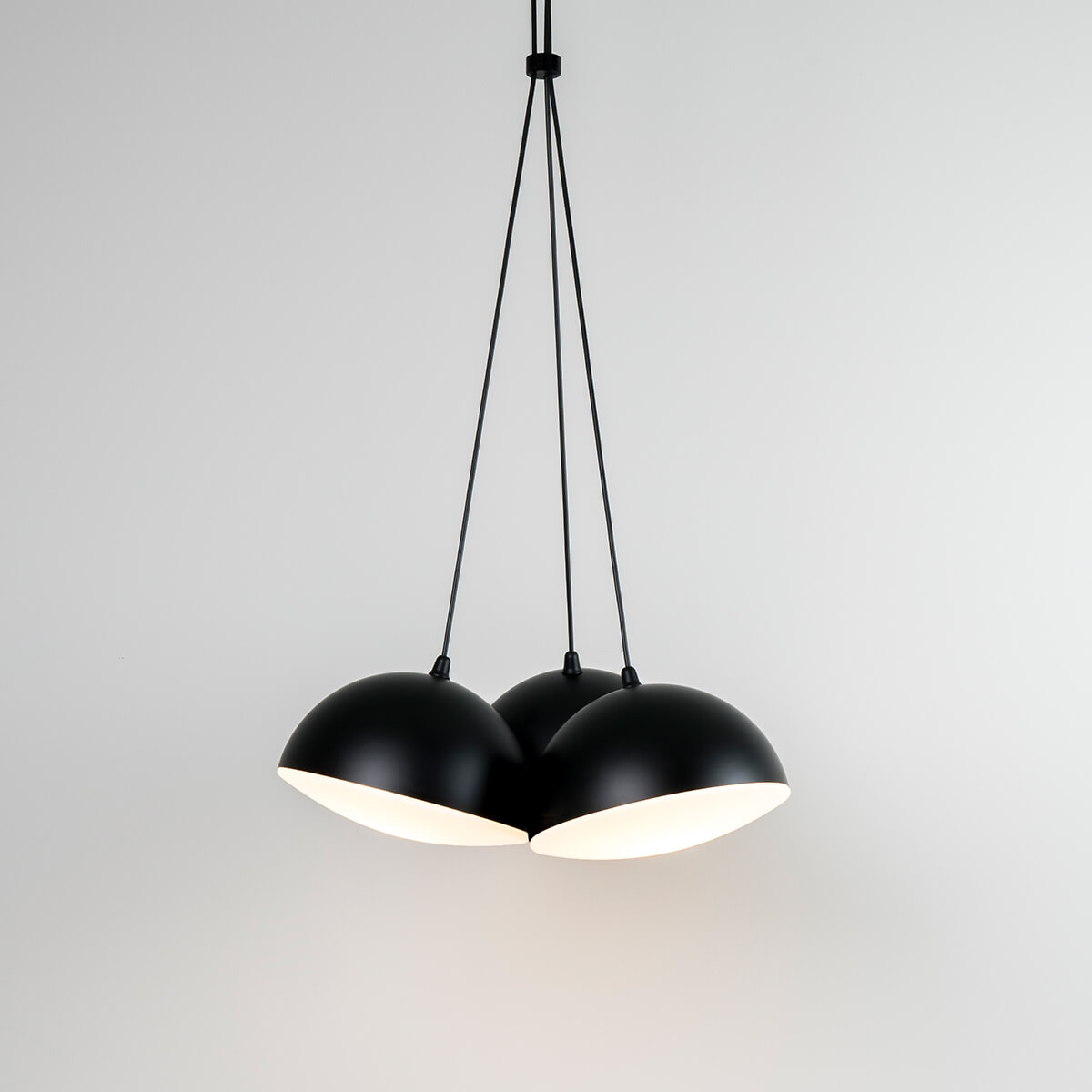 Milan Nod Pendelleuchte, 3-flg, schwarz matt