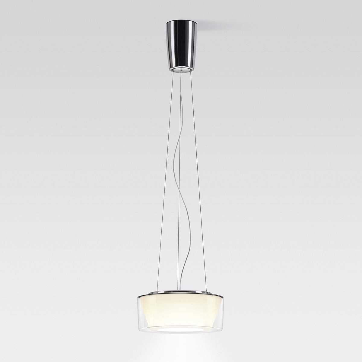 Serien.lighting Curling Suspension Rope M LED Pendelleuchte, Acrylglas klar, Reflektor: konisch opal (©serien.lighting)