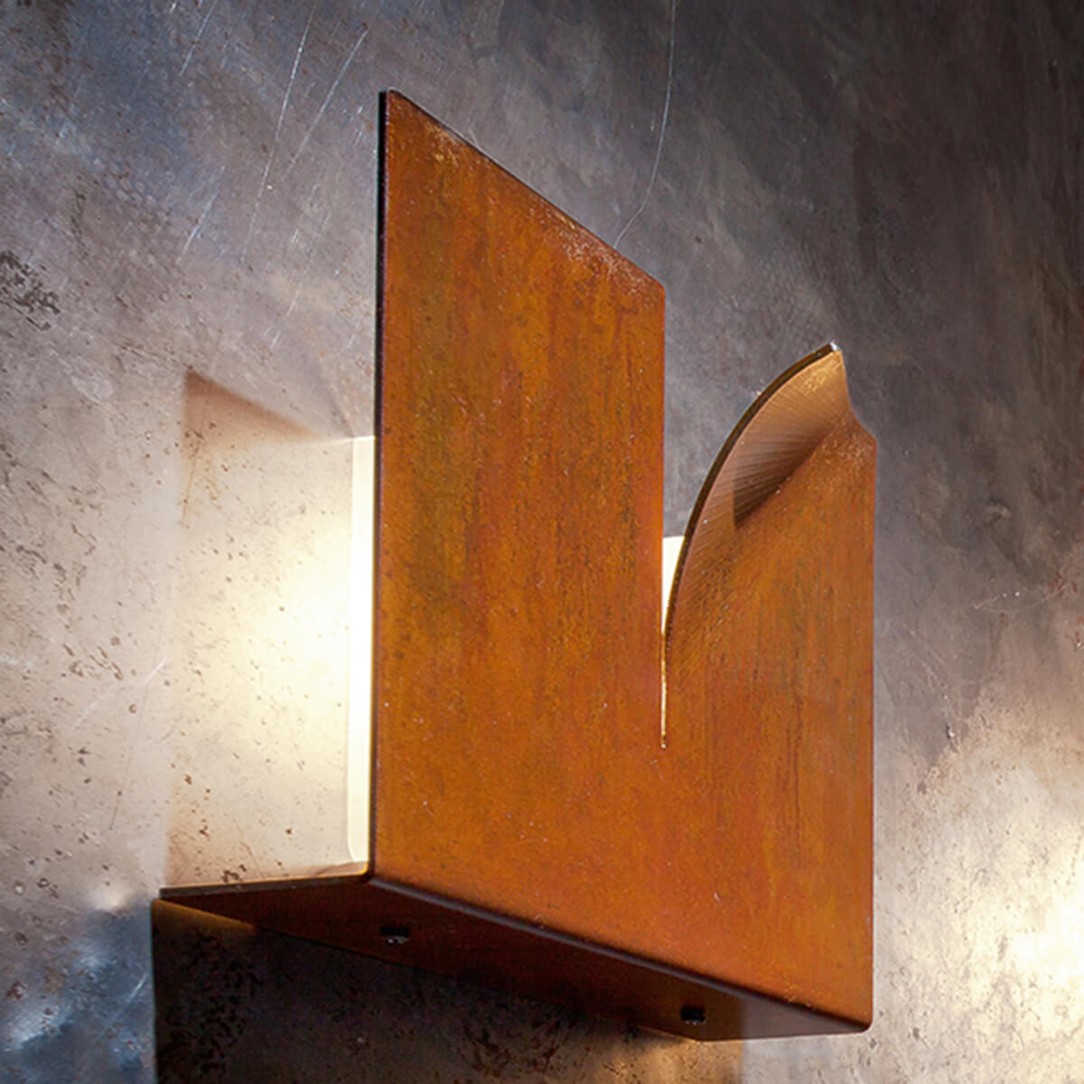 Zava Crack Wandleuchte, rost