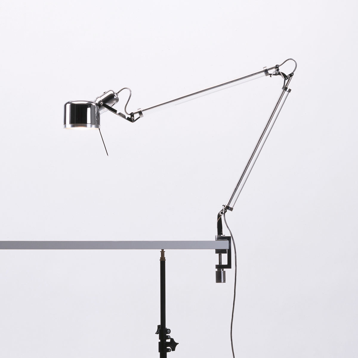 Serien.lighting Job Table LED Tischleuchte, Edelstahl poliert, mit Tischklemme