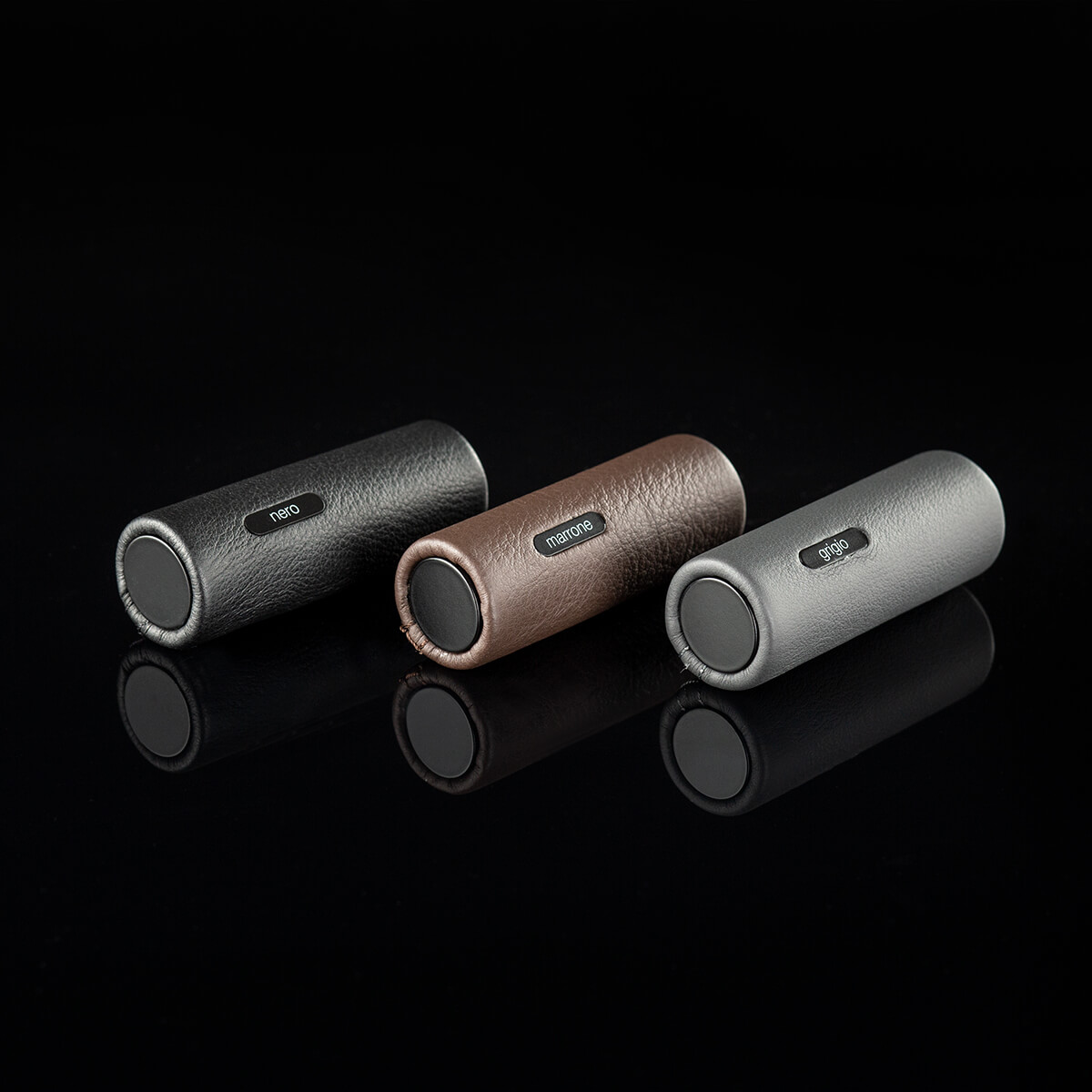 Occhio Mito lusso Musterbox, Muster der Karbonbögen mit handverarbeitetem Ascot Leder (©Leuchtenland.com)