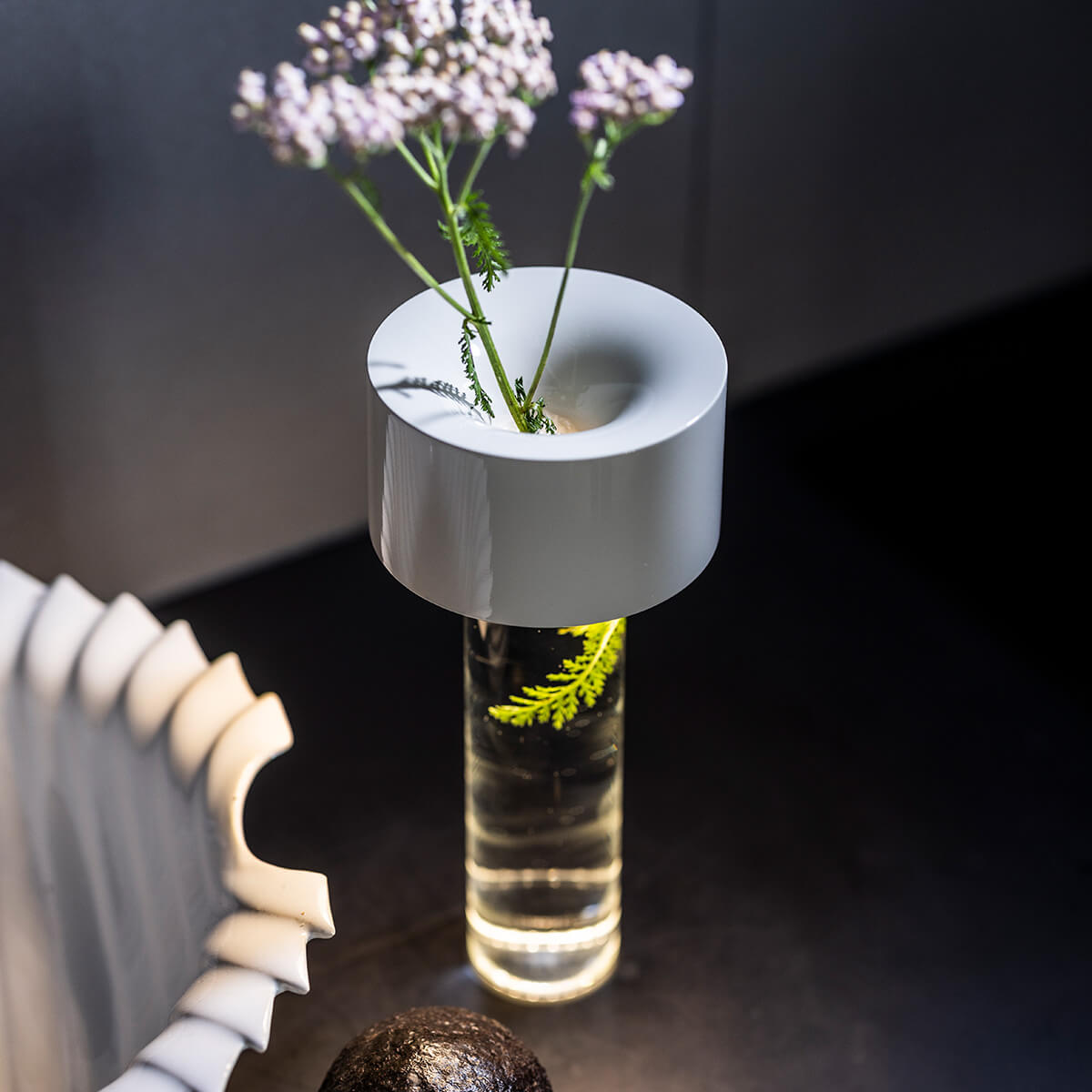 Foscarini Fleur LED Tavolo Akkuleuchte & Vase, bianco (weiß)