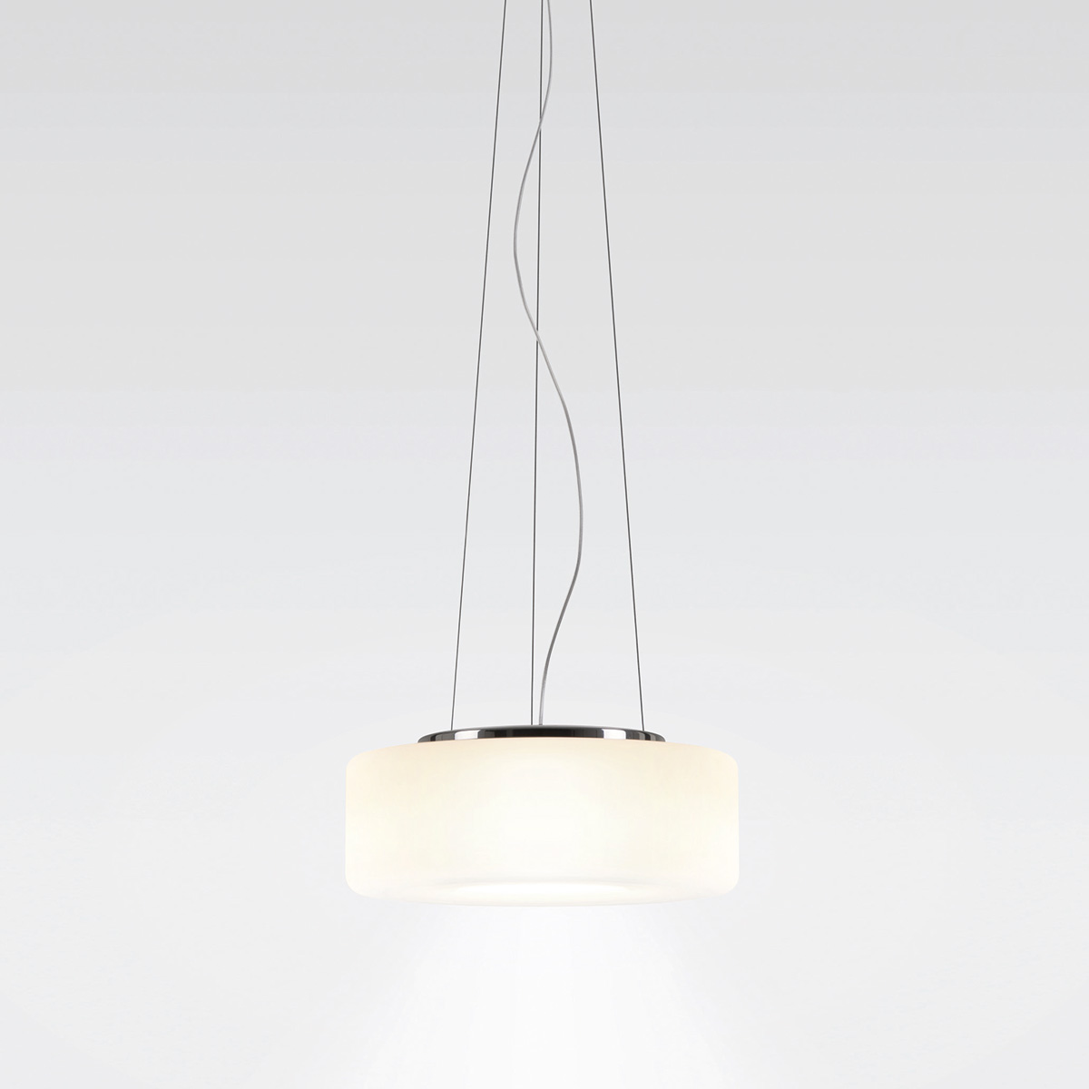 Serien.lighting Curling Suspension Rope S LED Pendelleuchte, 2700 K, Glas opal (©serien.lighting)