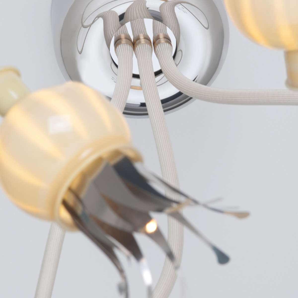Serien.lighting Poppy Wall / Ceiling 3 Wand- / Deckenleuchte, Schirme: Keramik, Arme: beige