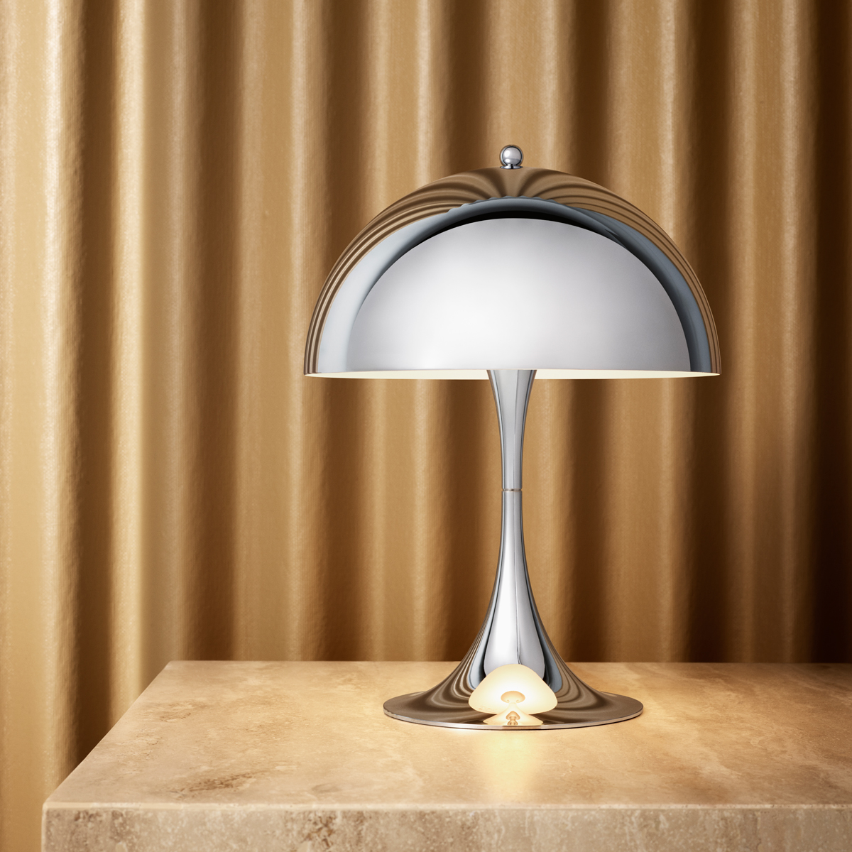 Louis Poulsen Panthella 250 LED Tischleuchte, Chrom – Design by Verner Panton