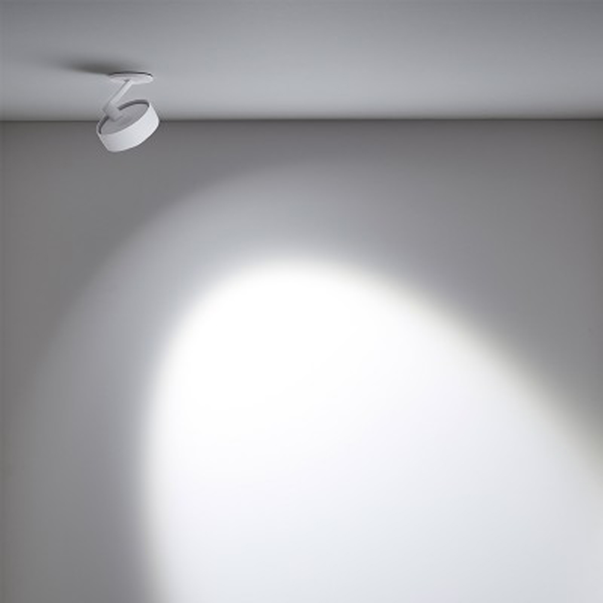 Occhio Più alto 3d S40 LED Aufbaustrahler, weiß matt, 40° / Linse + soft edge Glas + kleine Linse medium