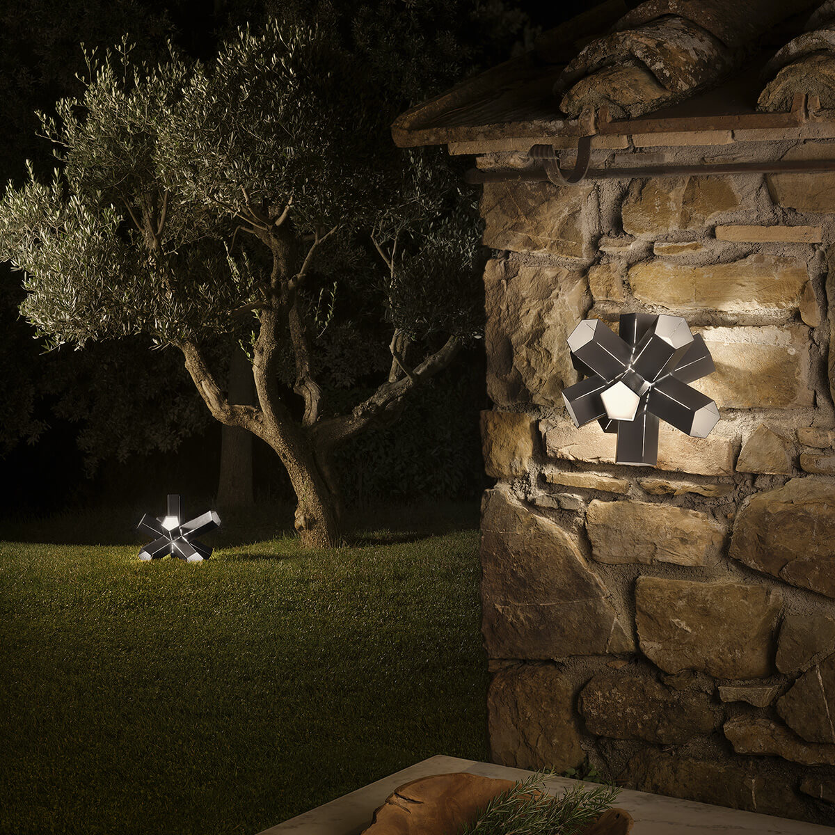 Bang Outdoor Step Light / Applique Small LED Wand- / Bodenleuchte