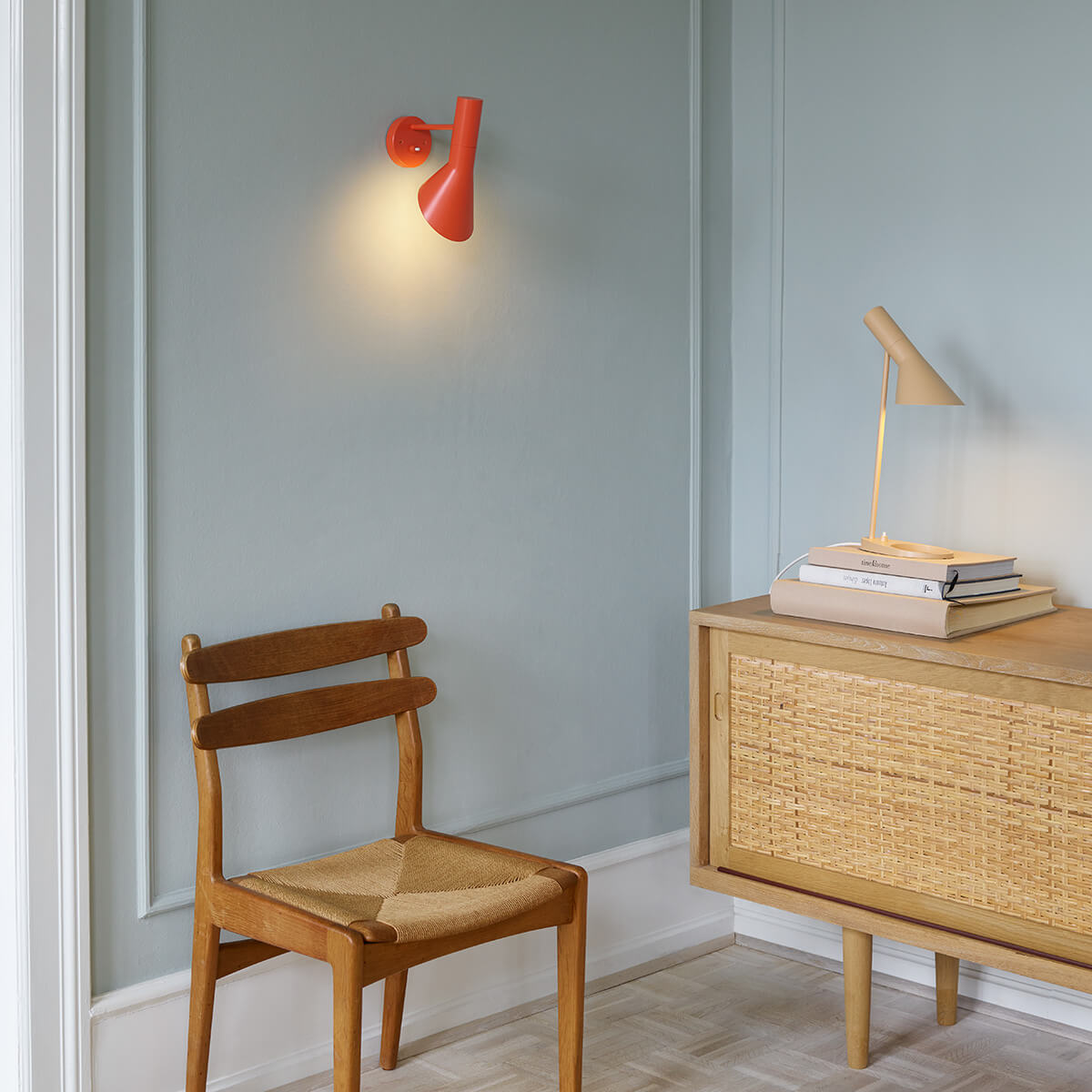 Louis Poulsen AJ Wandleuchte, Electric orange